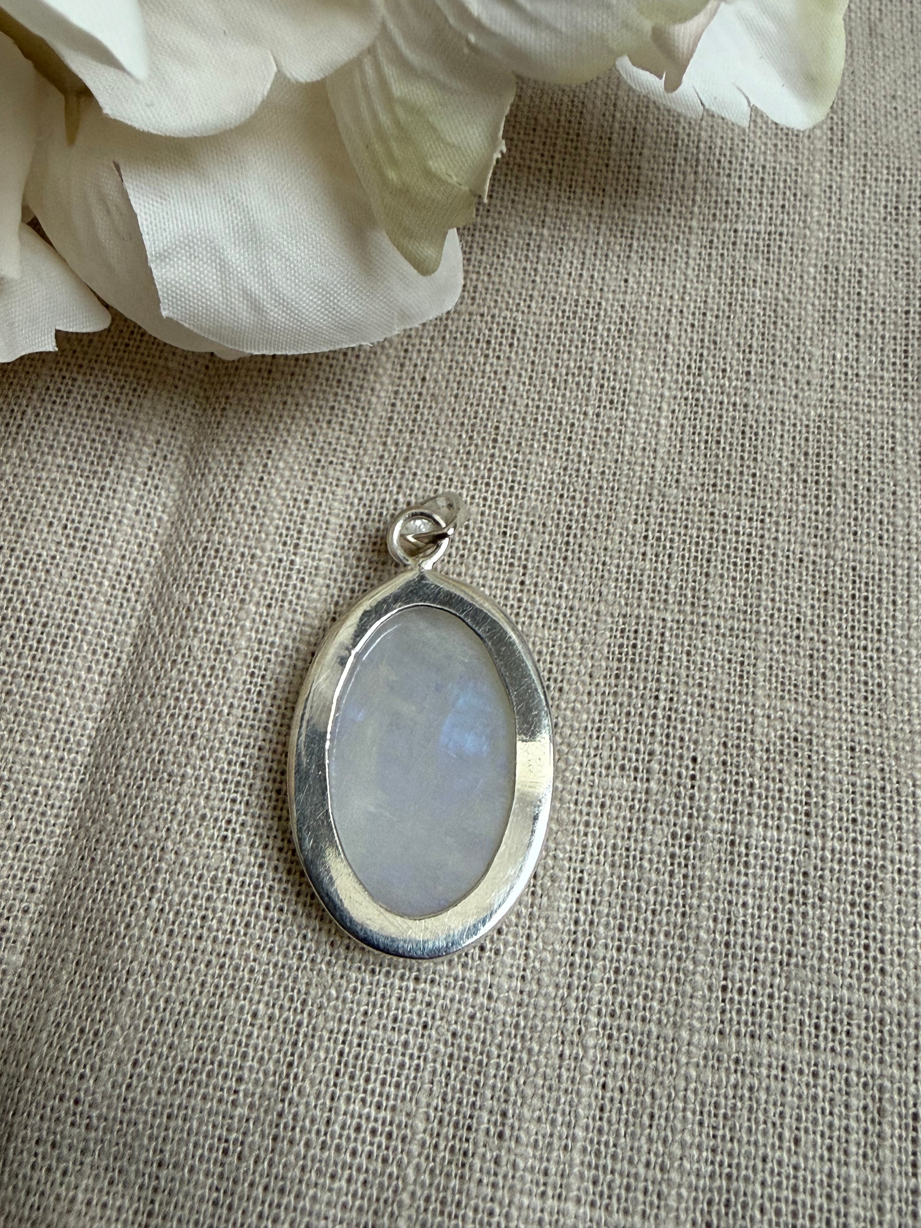 Regenbogenmondsteinanhänger