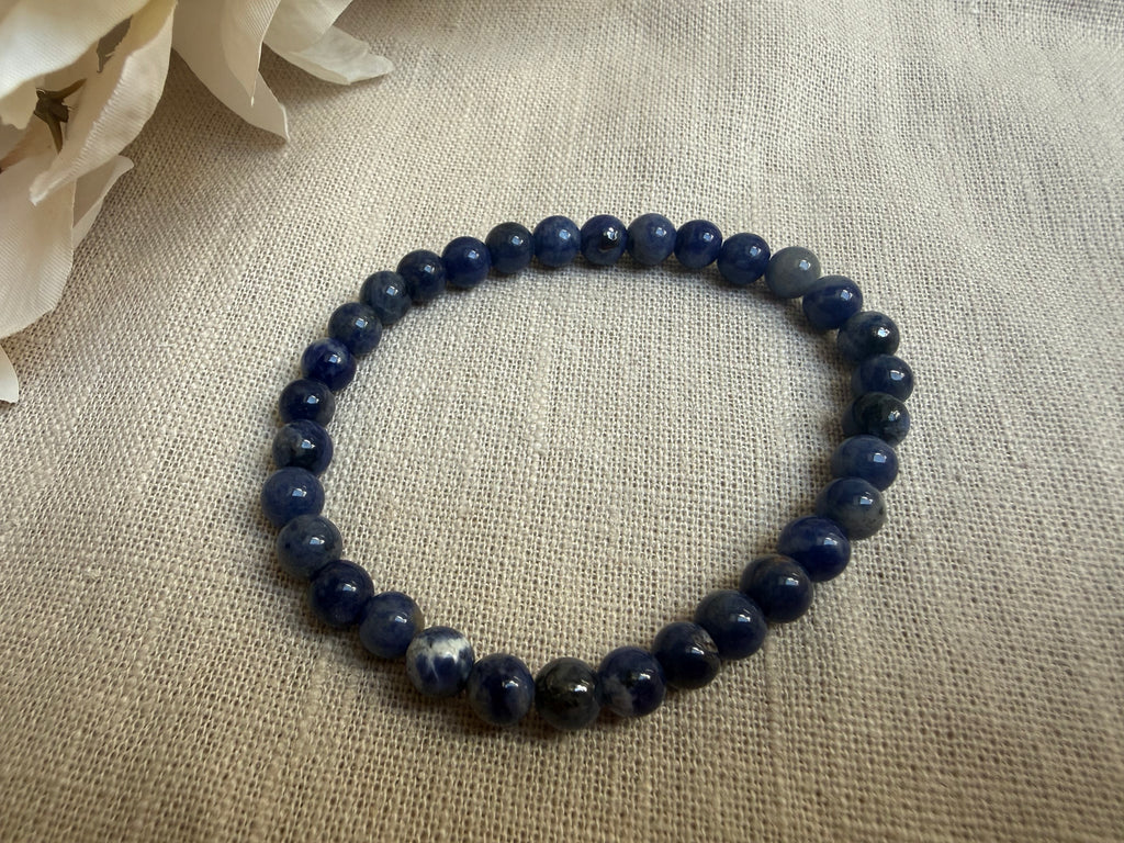 Sodalith Kugelarmband 6 mm – Natürliches Edelsteinarmband | Elastisches Armband aus Sodalith