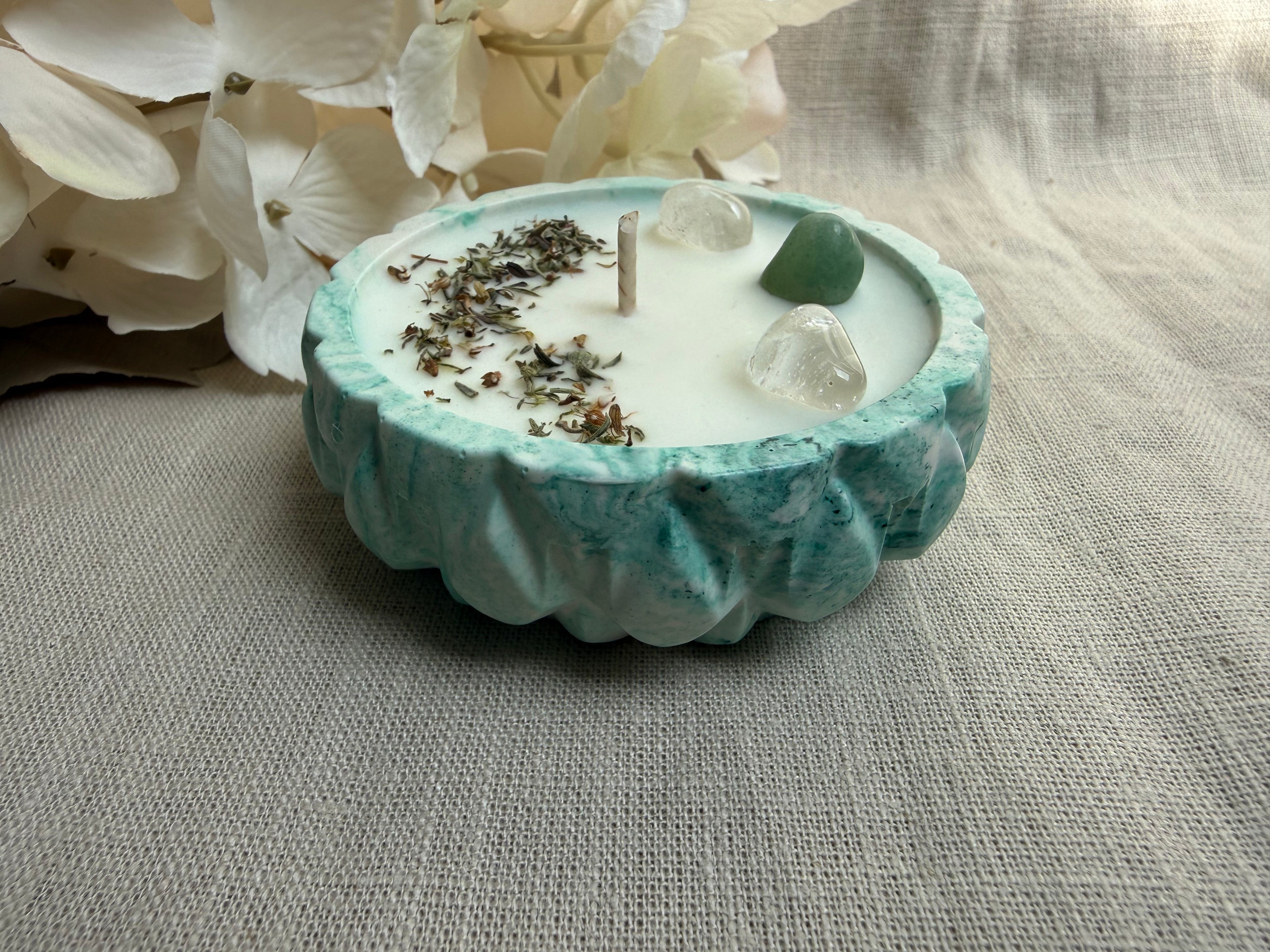 🌿 Handgemachte Ritualkerze – Klarheit & Balance
