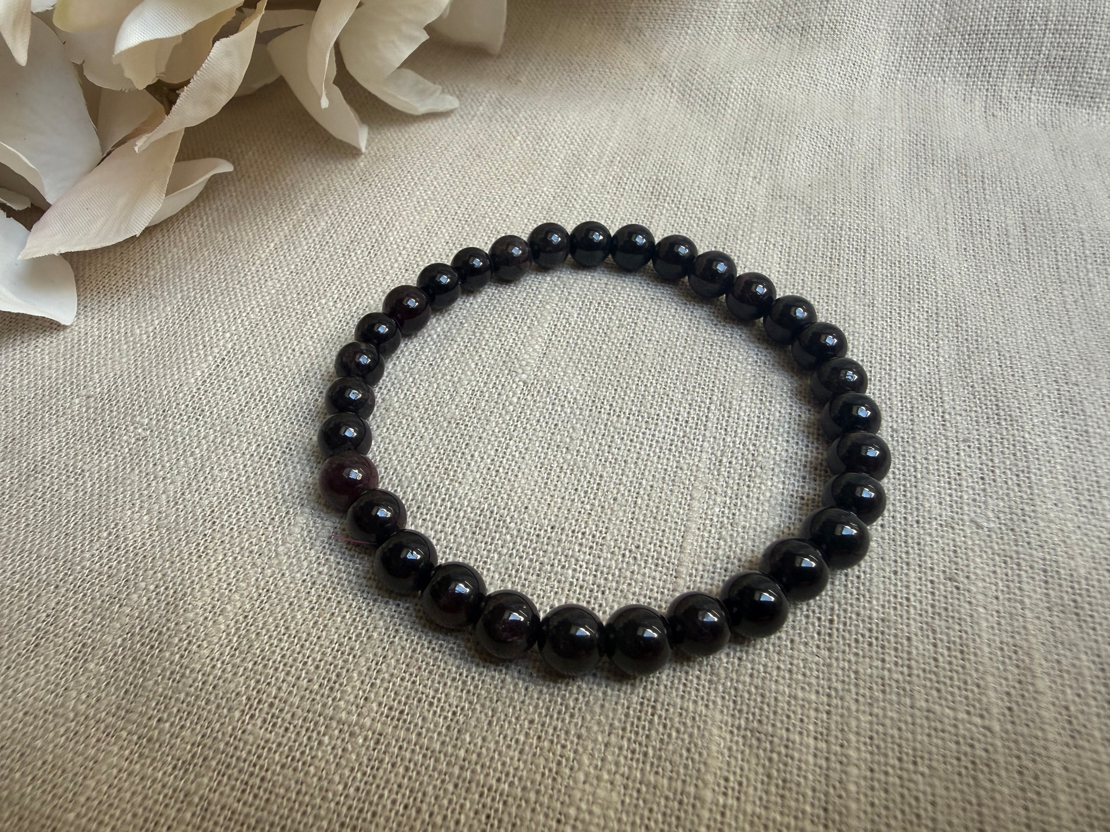 Granat Kugelarmband 6 mm – Edelsteinarmband in tiefem Rot