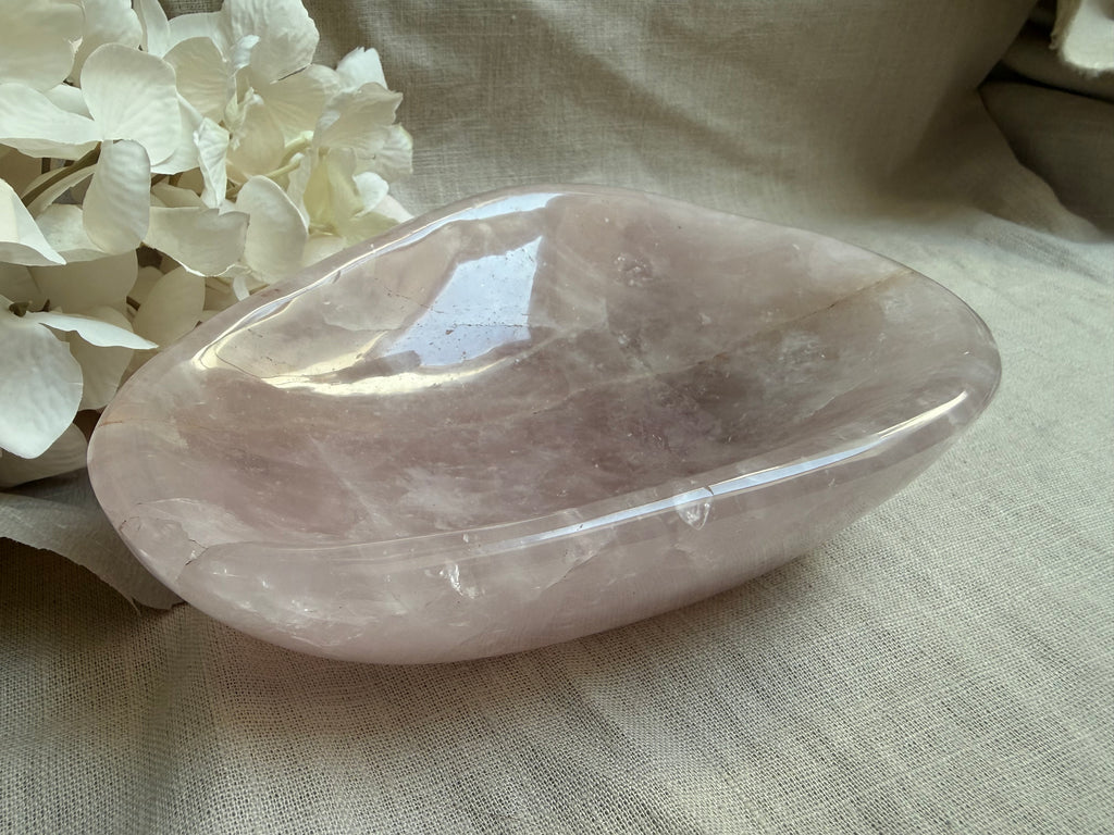 🌸 Rosenquarz Schale – Natürliche Schönheit für deine kleinen Schätze