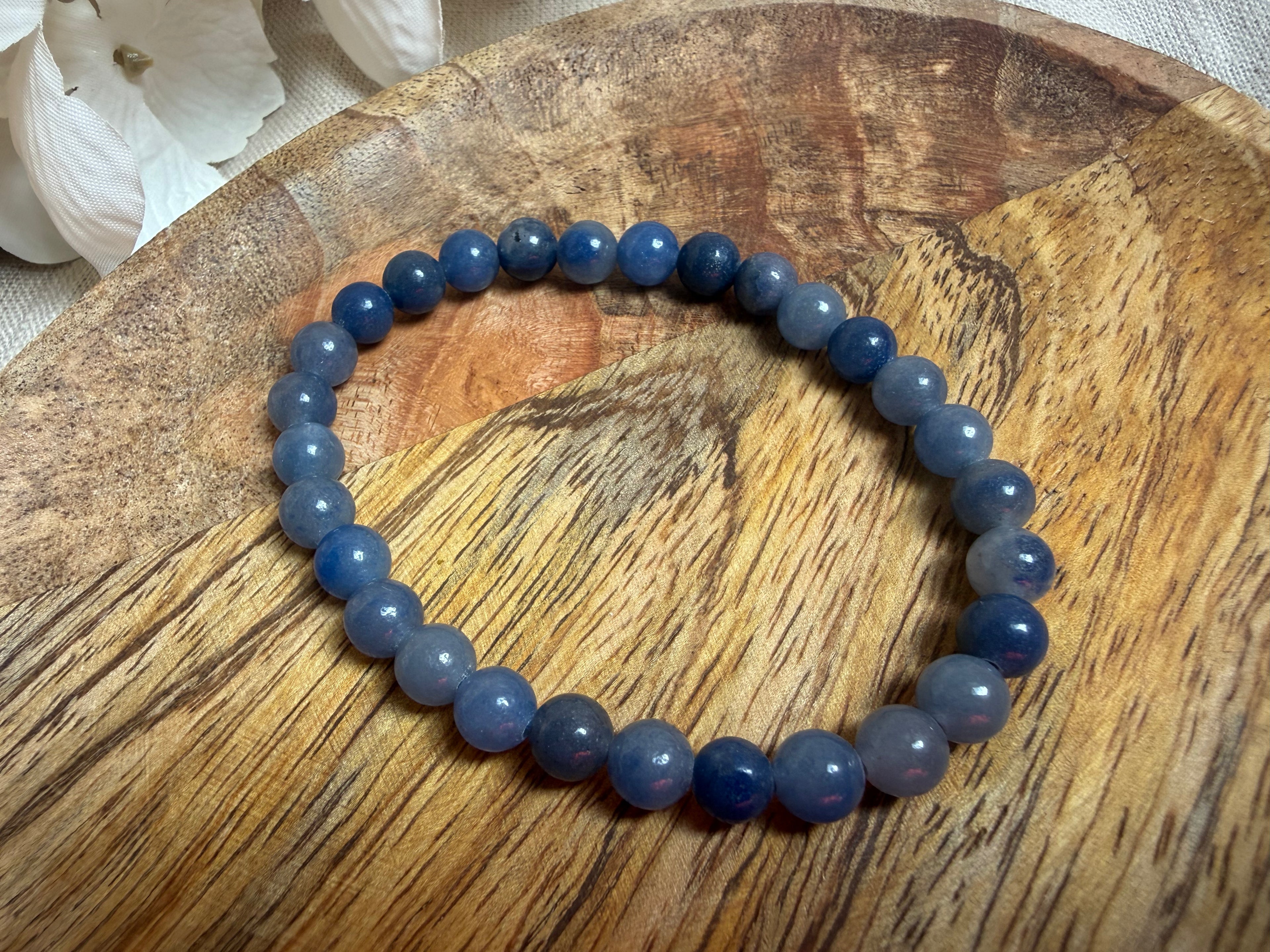 Blauquarz Armband 6 mm – Elastisches Edelsteinarmband aus natürlichem Blauquarz | Ruhe & Gelassenheit