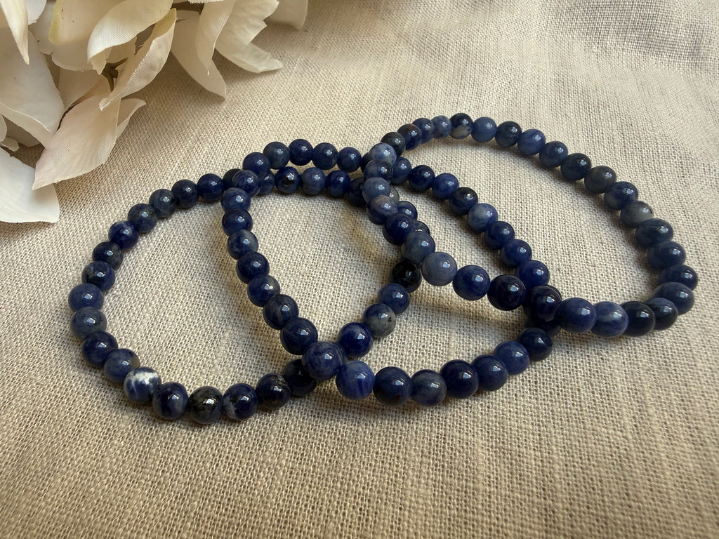 Sodalith Kugelarmband 6 mm – Natürliches Edelsteinarmband | Elastisches Armband aus Sodalith