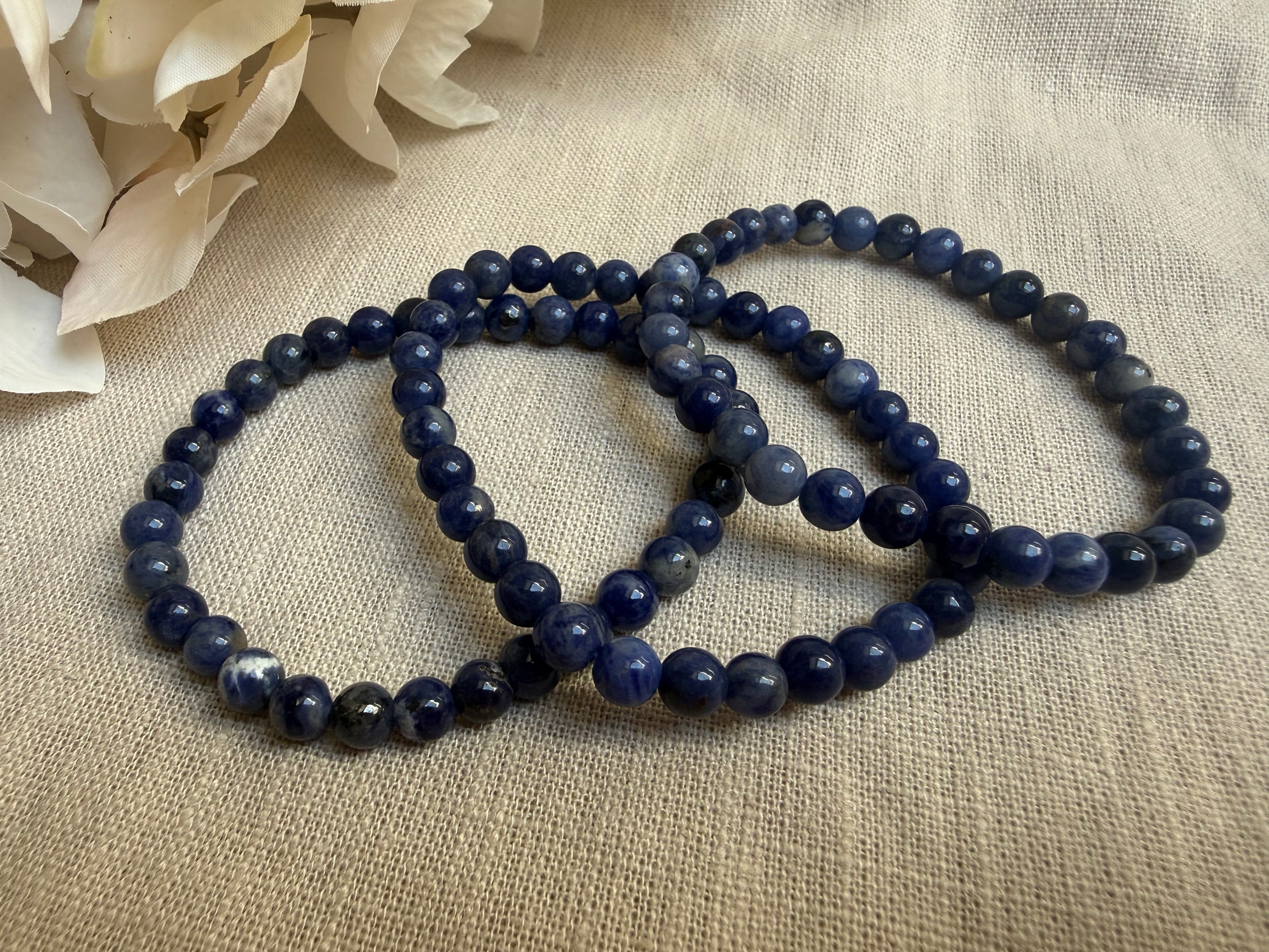Sodalith Kugelarmband 6 mm – Natürliches Edelsteinarmband | Elastisches Armband aus Sodalith