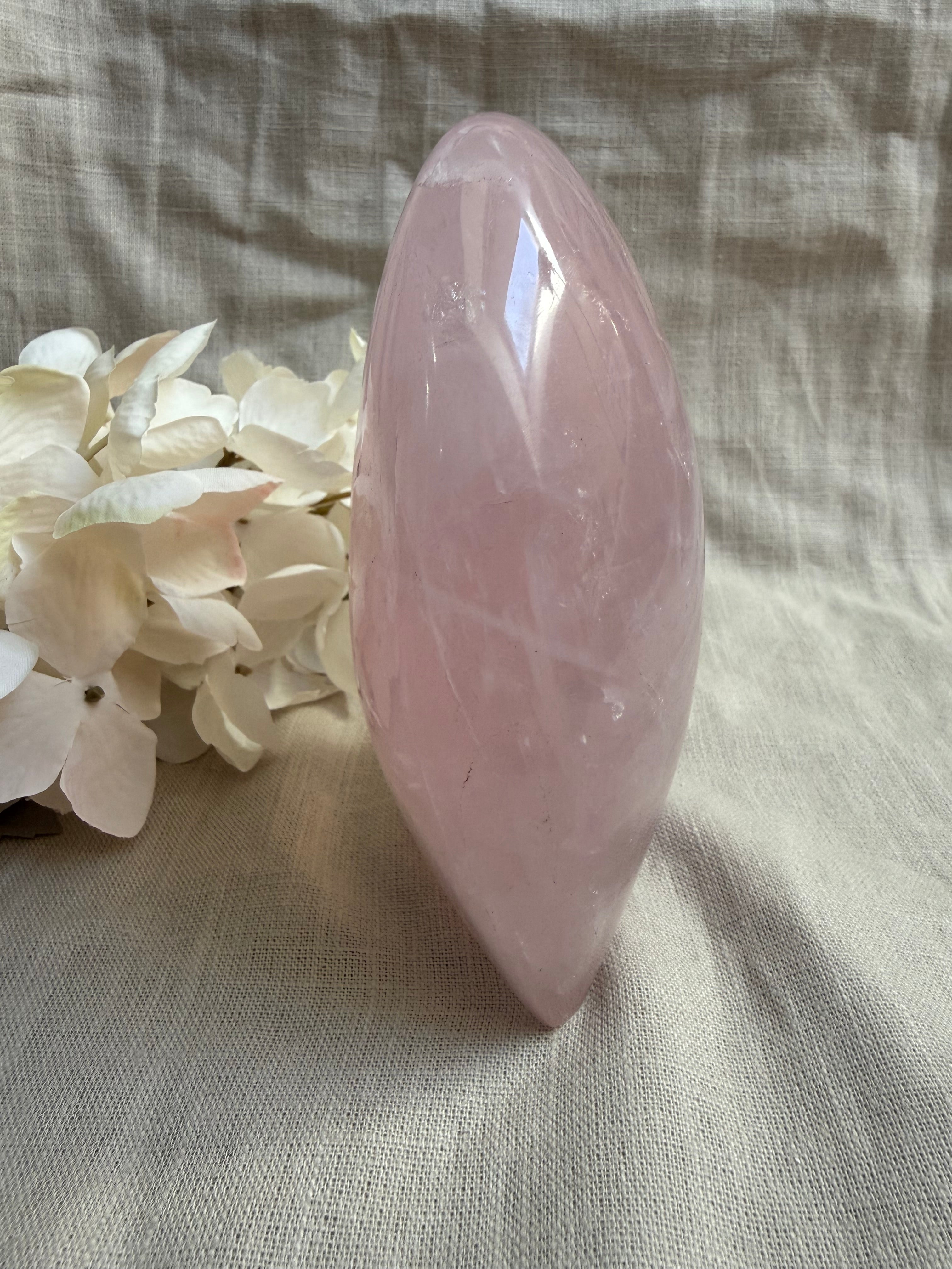 Rosenquarz Freiform – Polierter Rosenquarz aus Brasilien | Unikat für Liebe & Harmonie