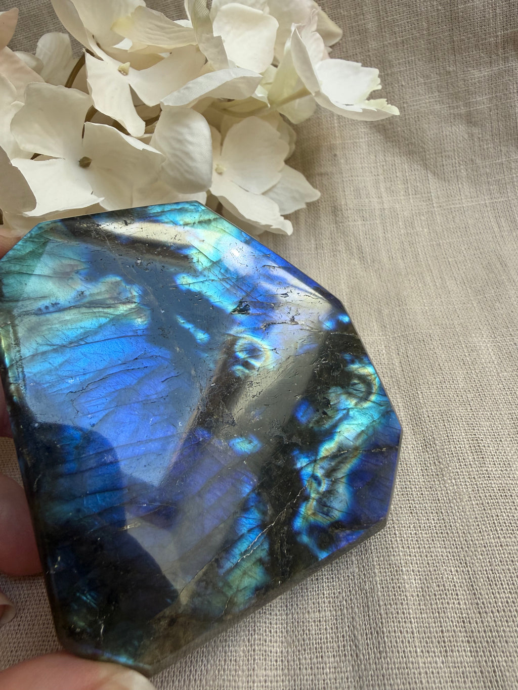 Labradorit Freiform – intensiver blauer Schimmer
